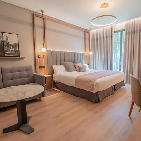 Hotel Giralda Center